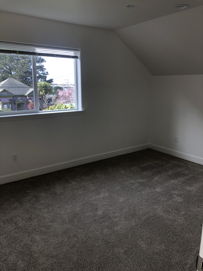 Bedroom and bay view - 1619 Pine St