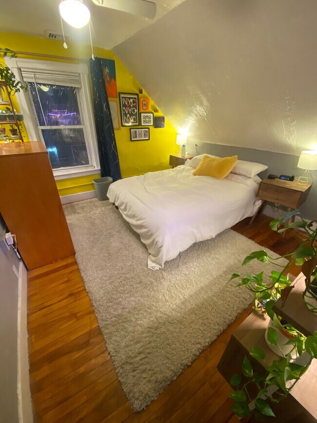 Building Photo - 4 Perry Ave