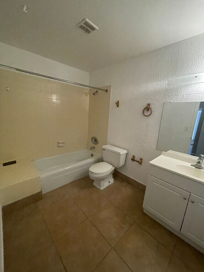 Building Photo - 1 Bedroom 1 Bath Condo For Rent