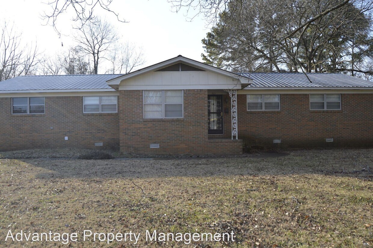 Primary Photo - 3 br, 2 bath House - 1611 Chenault Dr SE