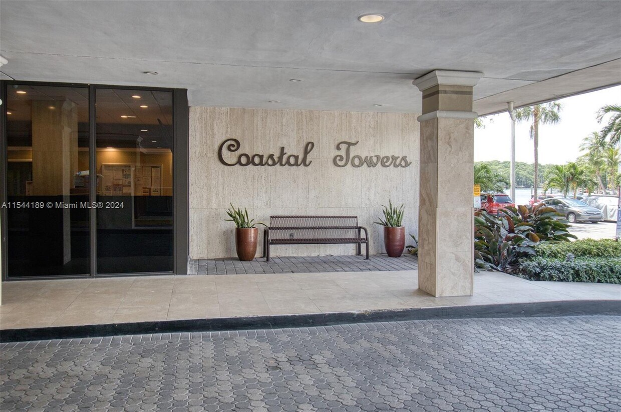 Foto principal - 400 Kings Point Dr