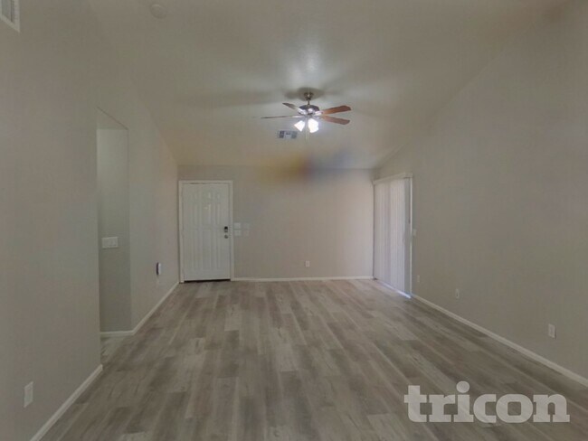 Foto del edificio - 21854 N Braden Rd