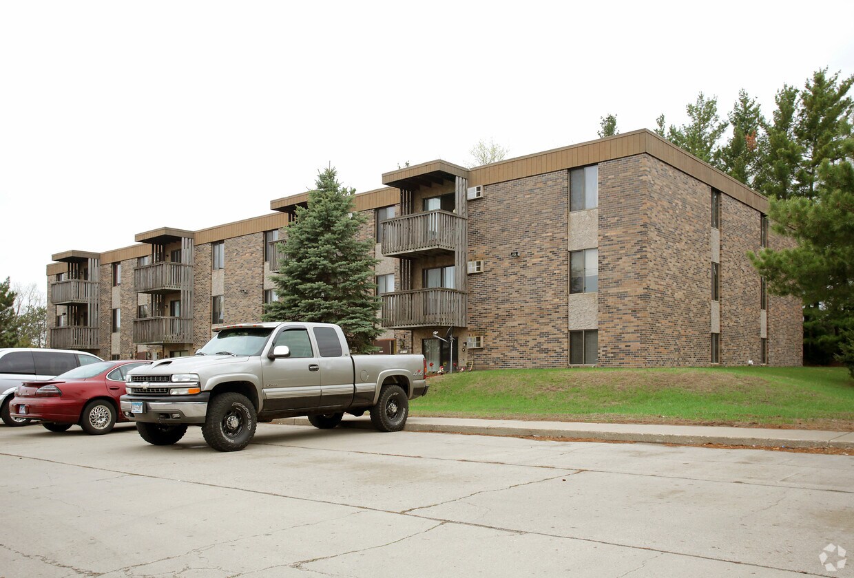 Foto principal - Becker Pines Apartments