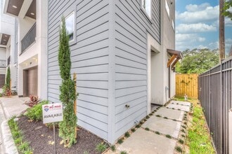 Building Photo - 3722 Robertson St