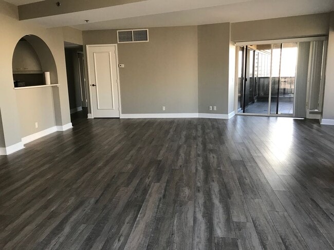 Building Photo - 100 N Harbor Dr