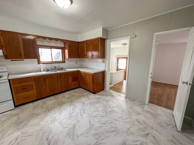 Foto del edificio - 401 S Oak St