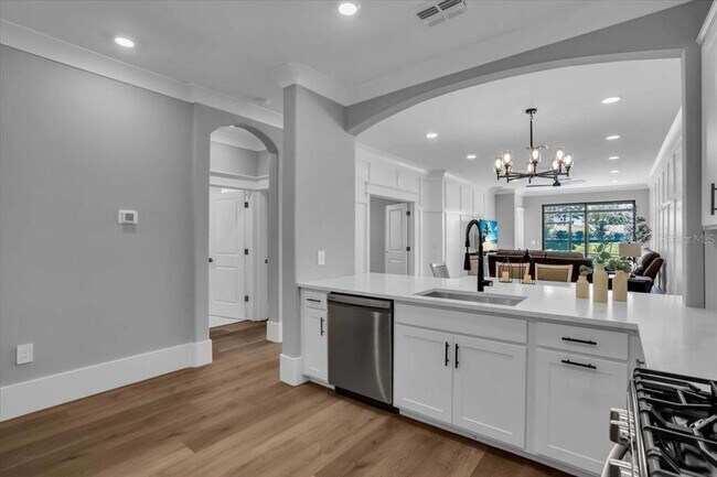 Foto del edificio - 15736 Sunny Day Dr