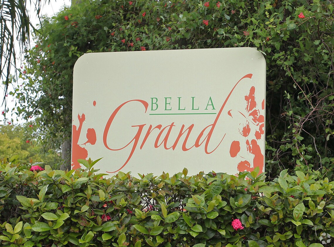Bella Grand Condos Apartments in Pembroke Pines, FL