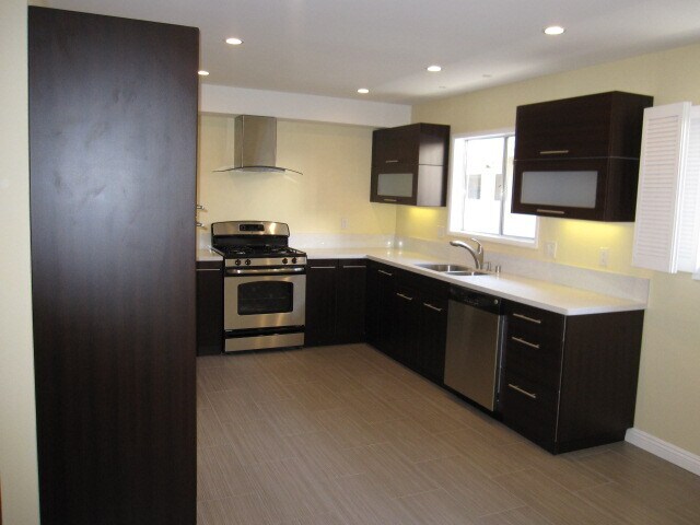 Building Photo - 5274 Lindley Ave
