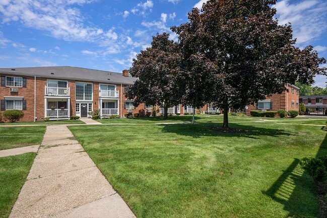 Building Photo - 2440 Parmenter Blvd