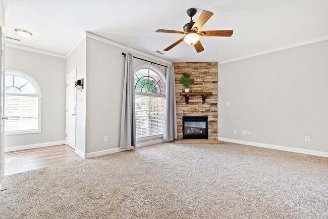 Foto del edificio - Spacious 2 bedroom townhome in great Ralei...