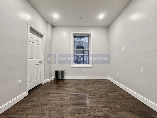 Foto del edificio - 184 Nagle Avenue