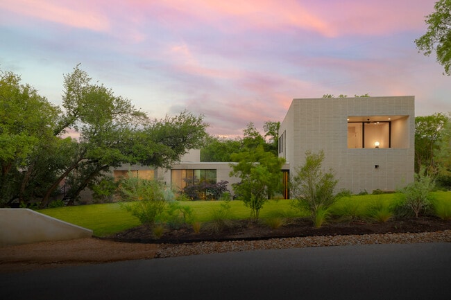 Foto del edificio - 5205 Scenic View Dr