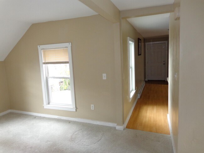 Building Photo - 376 Manchester St