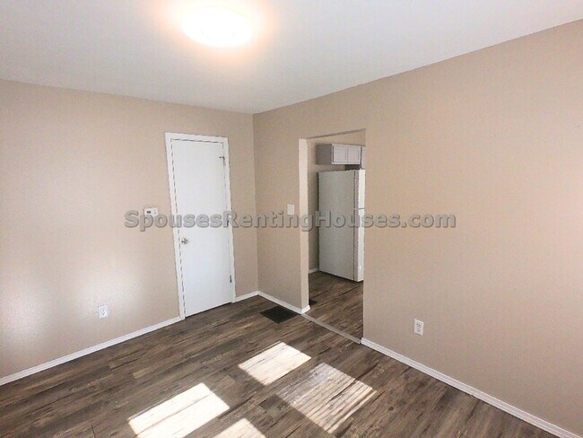 Foto del edificio - 4017 E 11th St