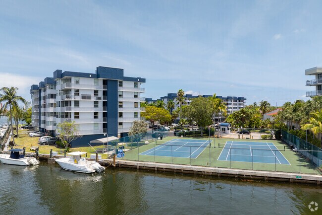 Building Photo - The Reef Club