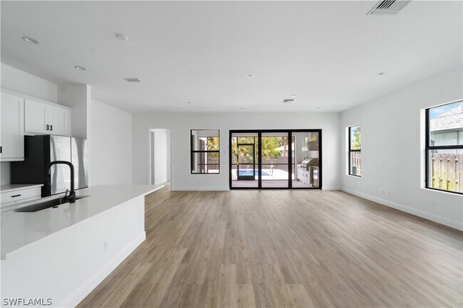 Foto del edificio - 833 91st Ave N