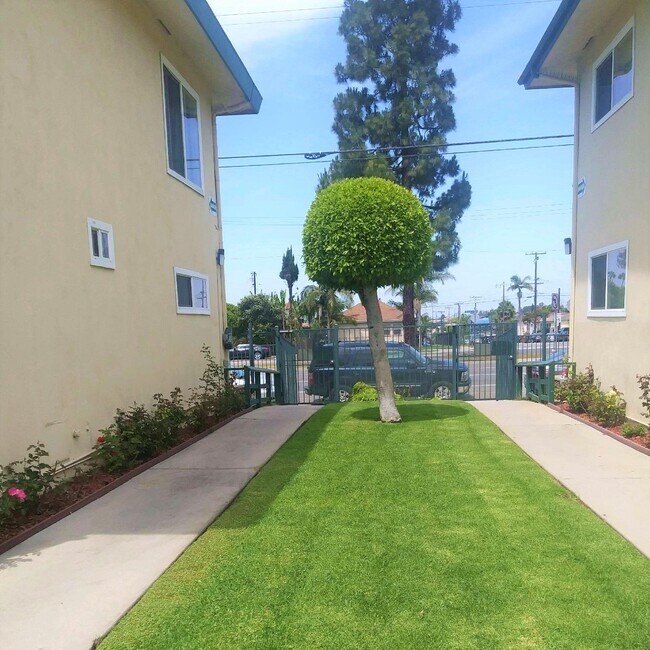 Foto del edificio - 12100 S Vermont Ave