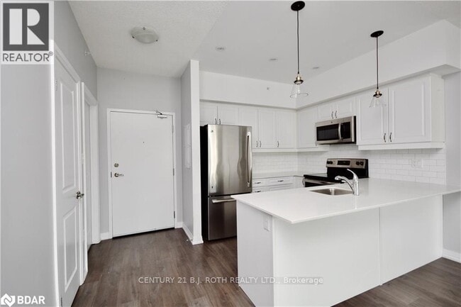 Building Photo - 300 Essa Rd