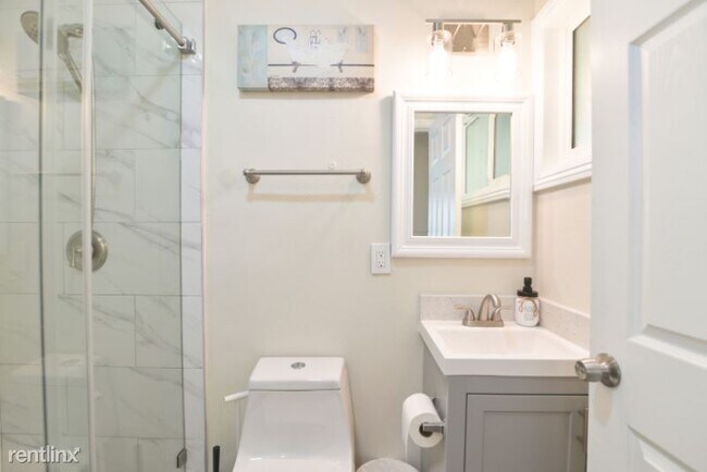 Building Photo - 4 br, 2 bath House - 9292 Tina way