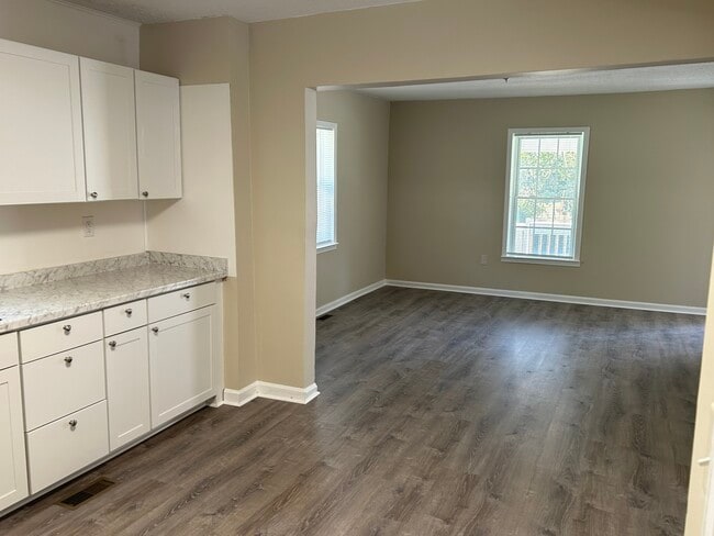 Kitchen - living room - 522 Lee St