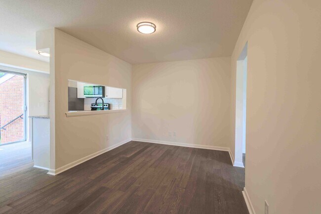 Foto del edificio - 3414-3416 Betty Ln