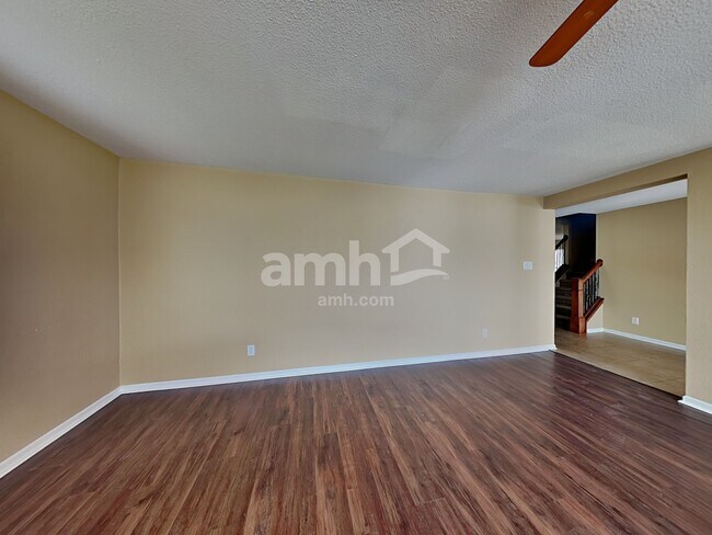 Foto del edificio - 7927 Newhall Way