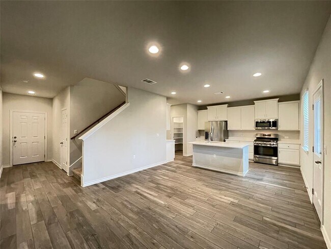 Foto del edificio - 1603 Denesa Dr