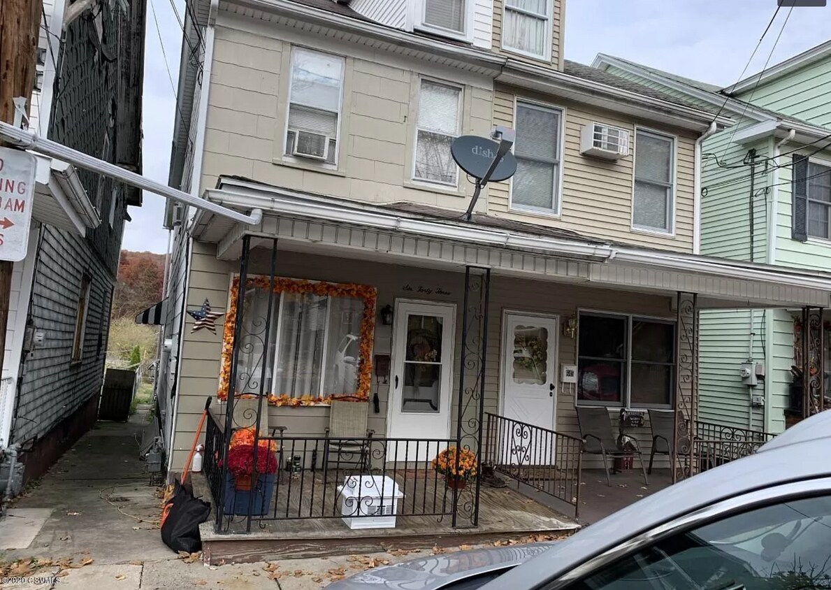 643 E 4th St, Mount Carmel, PA 17851 House Rental in Mount Carmel, PA