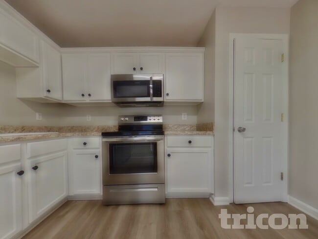 Building Photo - 115 Fairfax Dr