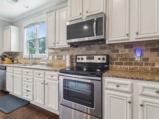 Building Photo - Stunning 4BR House in Columbia