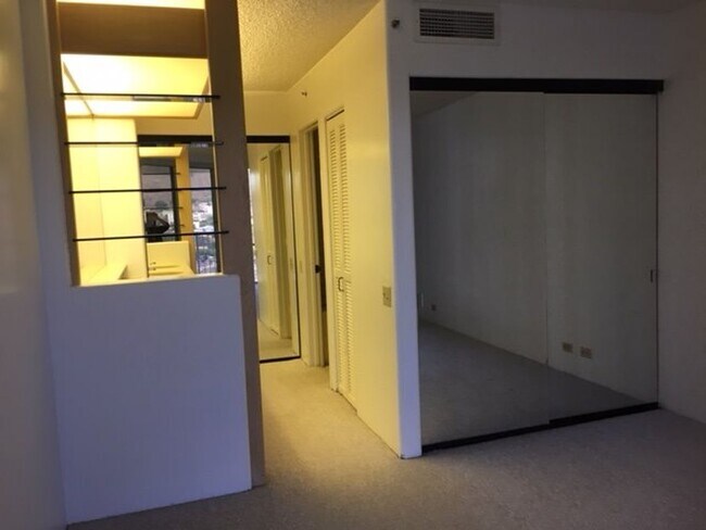 Foto del edificio - 2-Bed,2-Bath unit in "Honolulu Park Place"