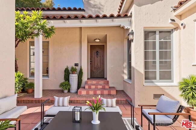 Foto del edificio - 144 S La Peer Dr