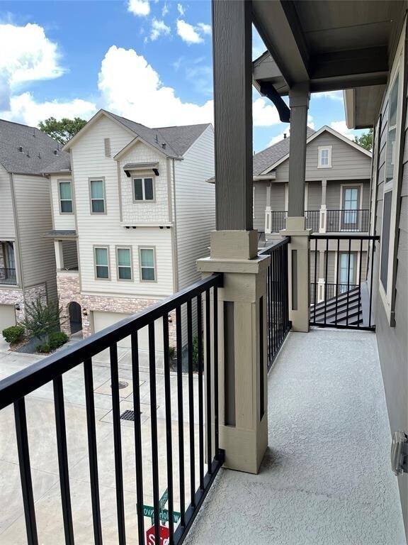 Foto del edificio - 1403 Adell Rose Ln