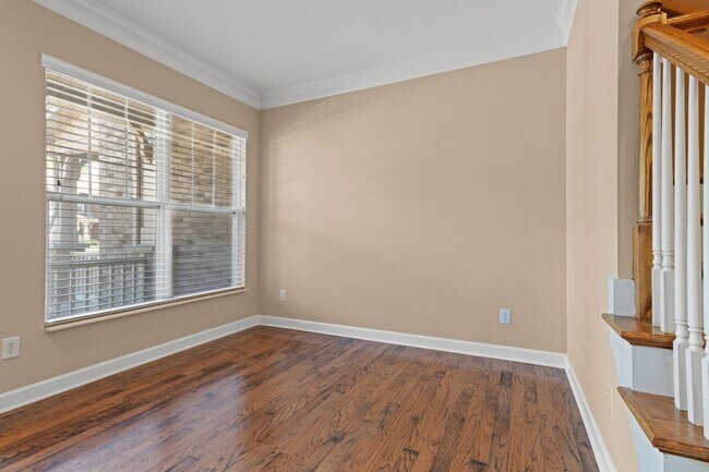 Foto del edificio - 7827 Kemberton Dr W