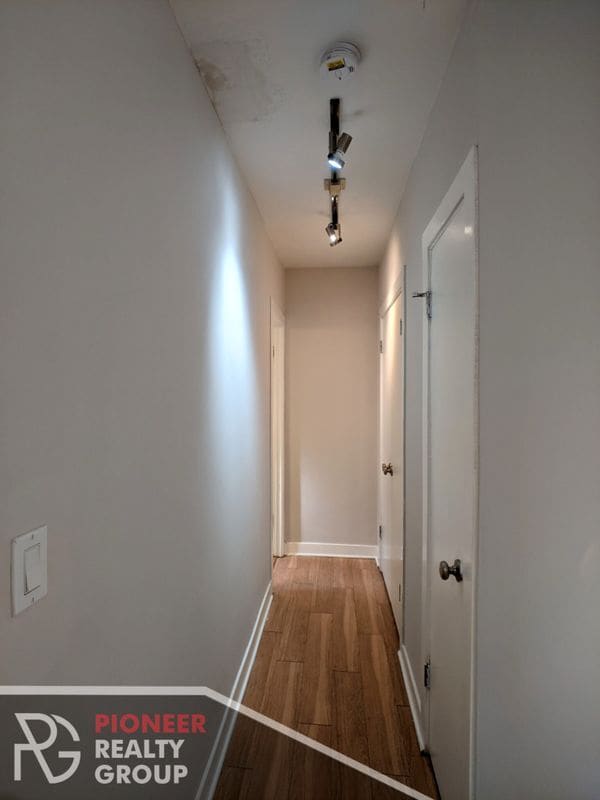 Foto del edificio - 511 W Belmont Ave