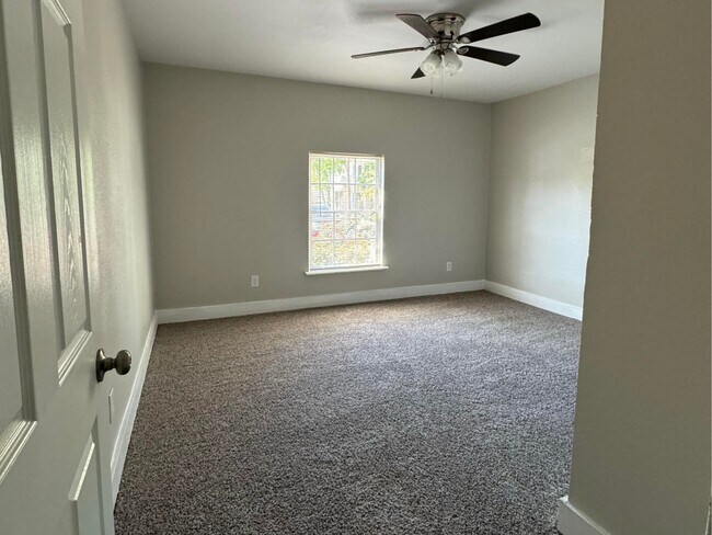 Foto del edificio - 8708 Lanewood Dr