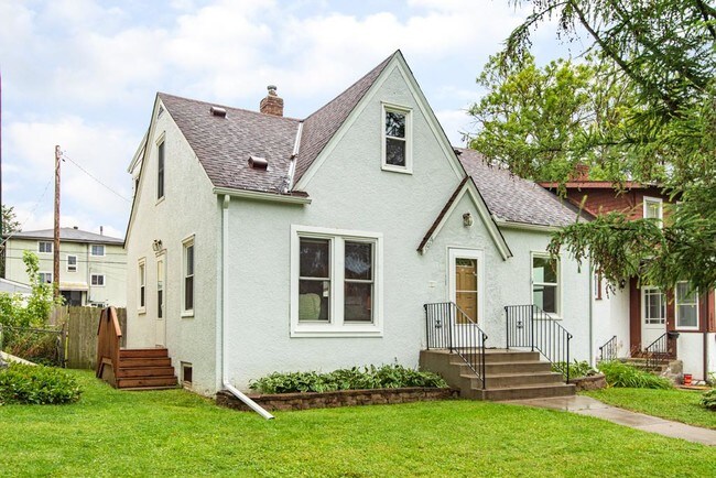 Building Photo - 1016 Gould Ave NE