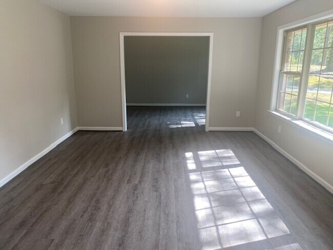 Building Photo - Large family home in Hoover