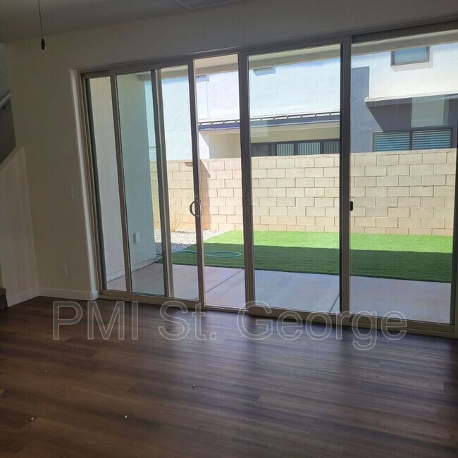 Foto del edificio - 5704 S Adobe Sun Dr