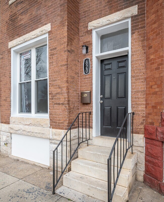 Building Photo - 820 E North Ave