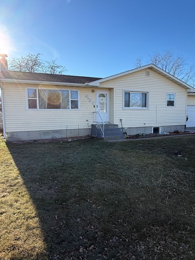 Building Photo - 434 Wicks Ln