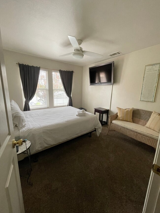 Building Photo - 265 Quail Cir