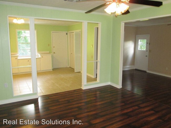 Building Photo - 3 br, 1.5 bath House - 105 Ridgeway Dr.