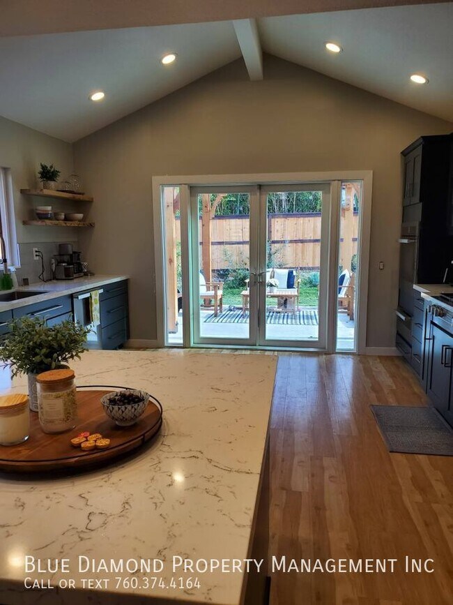 Building Photo - Remodeled 4 BR, 2 BA home in Santa Fe Ridg...