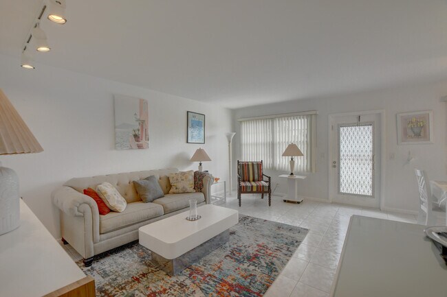 Foto del edificio - 3046 Cornwall C