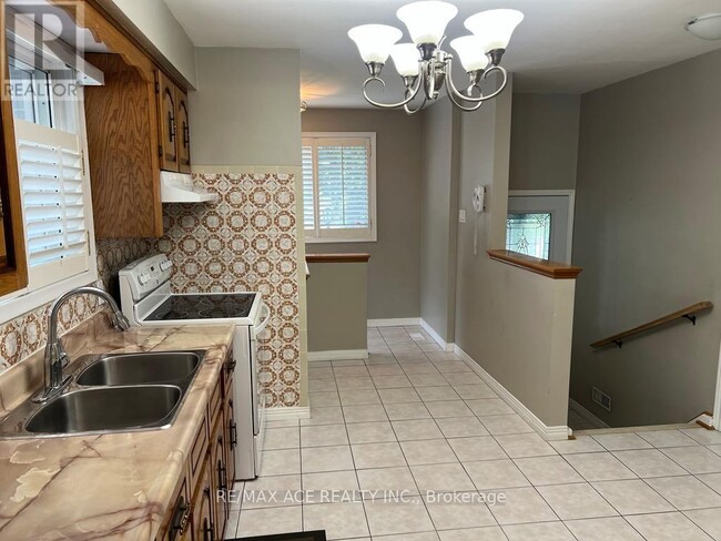 Building Photo - 30 Oakridge Dr