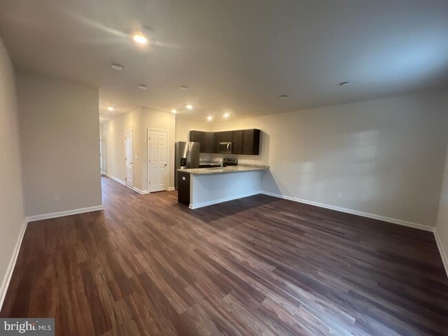 Building Photo - 159 College Dr