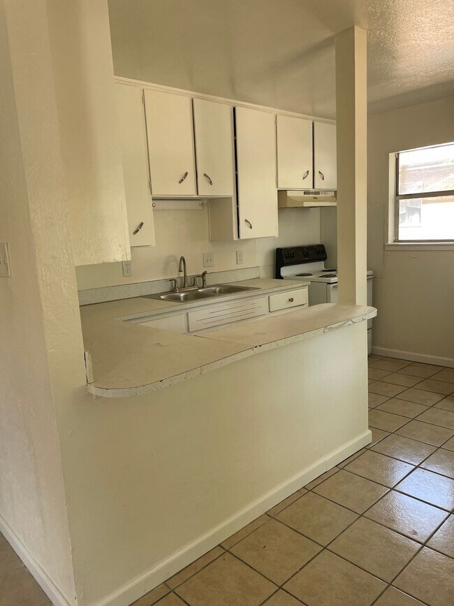 Foto del edificio - 703 E 3rd St