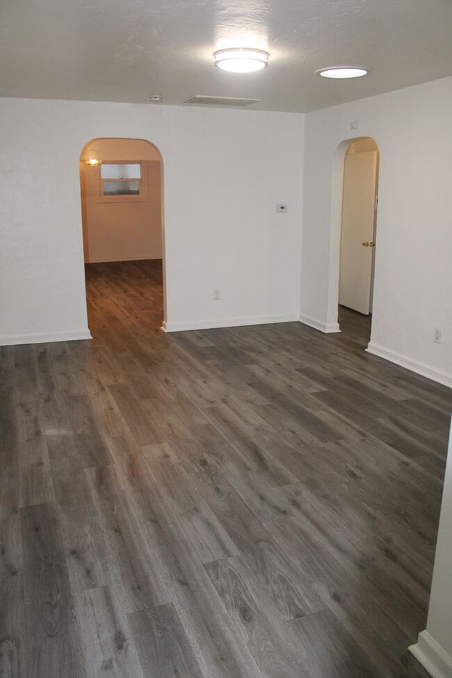 Building Photo - 2 Bedroom, 1 Bathroom Single Story House in Antioch with Garage and Side Yard Access